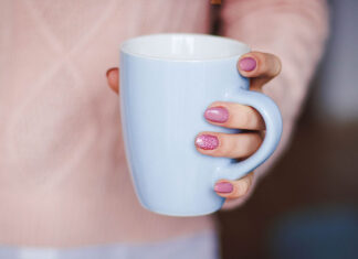 Jak kupić trafiony prezent, czyli odkrywamy zalety personalizowanych kubków i filiżanek.