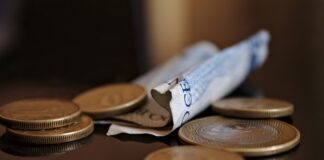 Czym się różni płaca Zasadnicza od podstawowej?