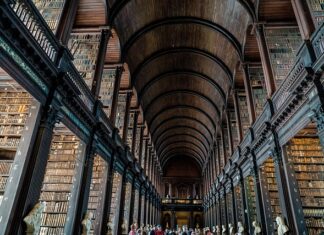 Co to jest college po polsku? Co to jest college po polsku?