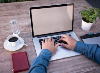 Jak się pisze celi czy celów?