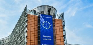 Jak przywitać się z Komisja na obronie?