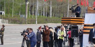 Który z operatorów Podzapytań zwraca tylko prawdę lub fałsz?