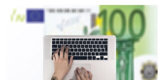 Ile zarabia dyrektor działu szkoleń?